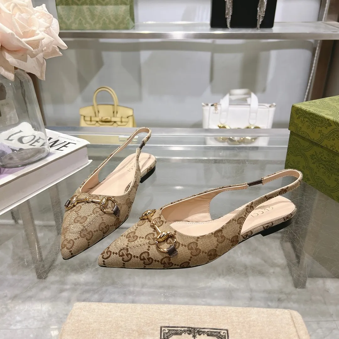 👟👟Ex-factory price 440👟👟 (genuine leather sole +40) Gucci Original GG canvas adds dazzling essence to these slingback pumps. Brown leather piping and light gold-toned hardware are complemented by beige and brown graphics. The pointed toe, elasticated straps and low heel all work together to create a comfortable fit. Upper: Made of first-layer imported patent cowhide/sheepskin lining. Outsole: Rubber non-slip outsole/genuine leather outsole. Size: 35-42 (34/41 42 customized, non-refundable)​